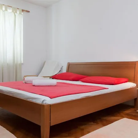 Maja - 50 M From Apartment