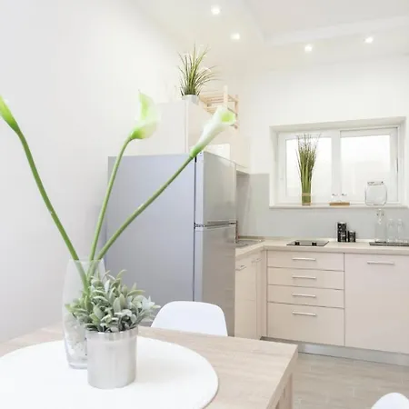 Maja - 50 M From Apartment Makarska