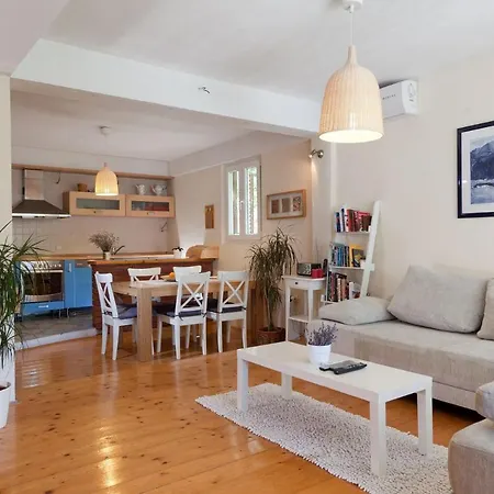 Maja - 50 M From Apartment
